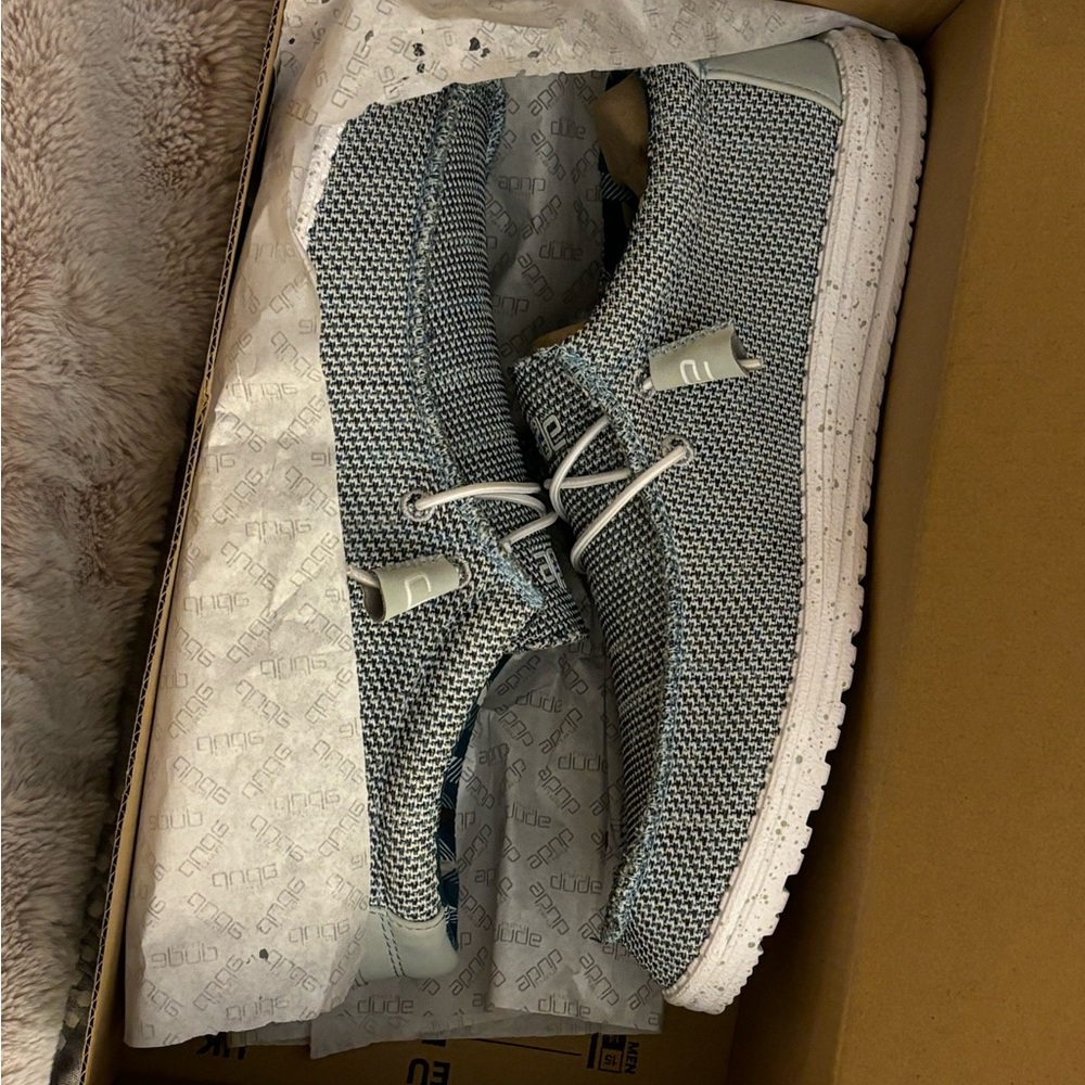 NEW Hey Dude Wally Sox in Ice Grey